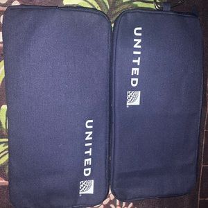 United Airlines travel pouch.
